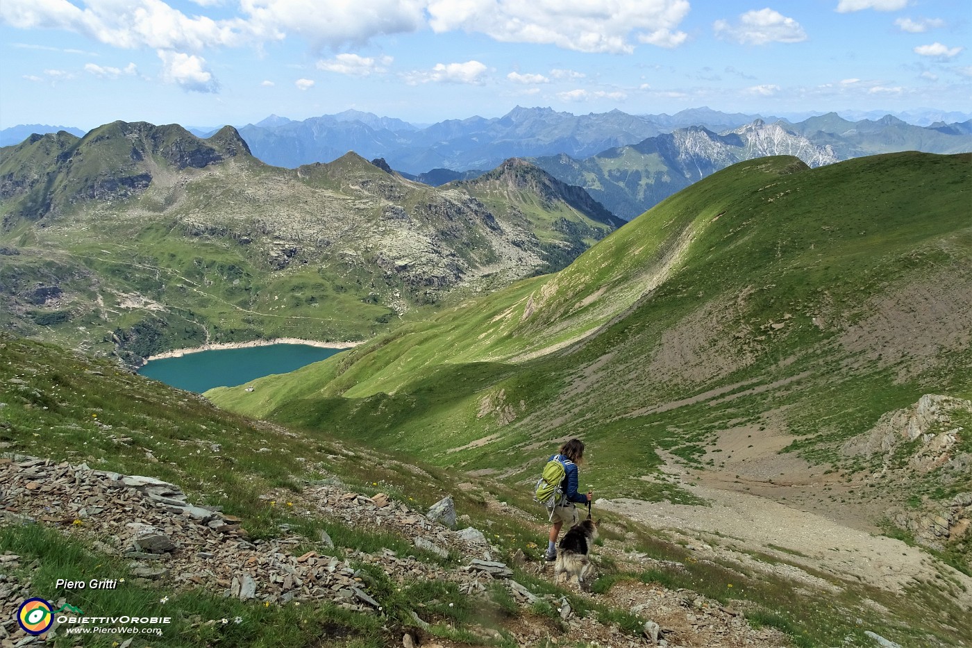 65 Ci abbassiamo verso il Passo di Valsanguigno-Nord.JPG